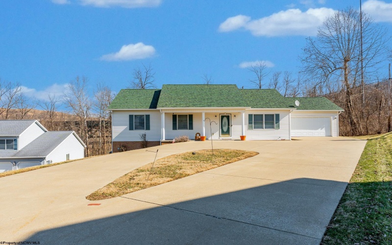 1010 Ashton Drive, Morgantown, West Virginia 26508, 3 Bedrooms Bedrooms, 8 Rooms Rooms,3 BathroomsBathrooms,Single Family Detached,For Sale,Ashton,10163832