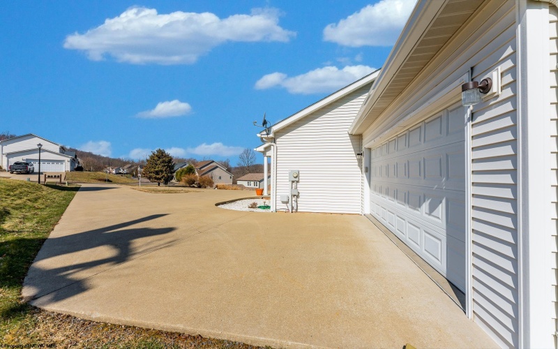 1010 Ashton Drive, Morgantown, West Virginia 26508, 3 Bedrooms Bedrooms, 8 Rooms Rooms,3 BathroomsBathrooms,Single Family Detached,For Sale,Ashton,10163832