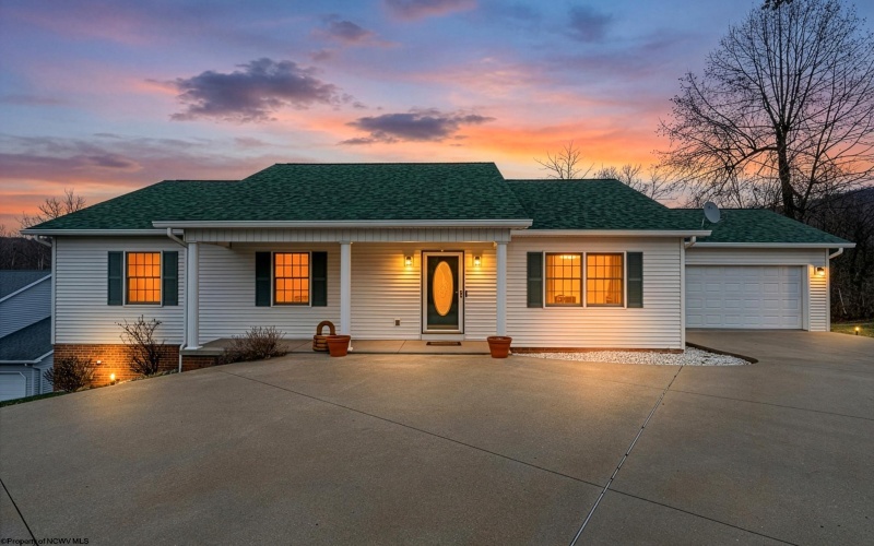 1010 Ashton Drive, Morgantown, West Virginia 26508, 3 Bedrooms Bedrooms, 8 Rooms Rooms,3 BathroomsBathrooms,Single Family Detached,For Sale,Ashton,10163832