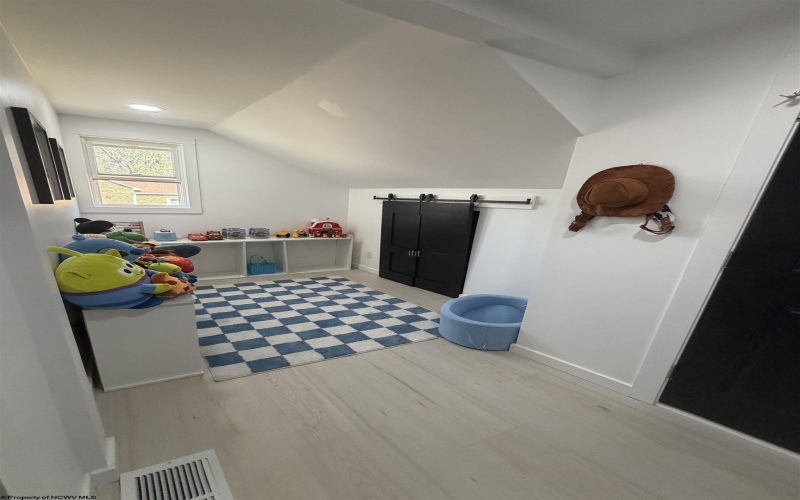 1217 Pleasant Valley Road, Fairmont, West Virginia 26554, 3 Bedrooms Bedrooms, 8 Rooms Rooms,2 BathroomsBathrooms,Single Family Detached,For Sale,Pleasant Valley,10163838