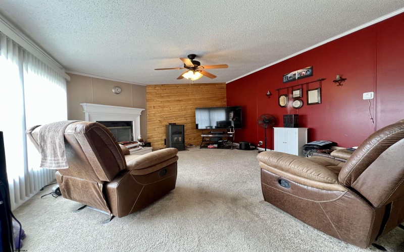 132 Douglas Way, Belington, West Virginia 26250, 3 Bedrooms Bedrooms, 7 Rooms Rooms,2 BathroomsBathrooms,Single Family Detached,For Sale,Douglas,10163835