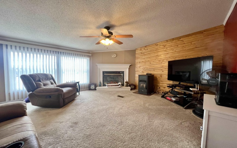 132 Douglas Way, Belington, West Virginia 26250, 3 Bedrooms Bedrooms, 7 Rooms Rooms,2 BathroomsBathrooms,Single Family Detached,For Sale,Douglas,10163835