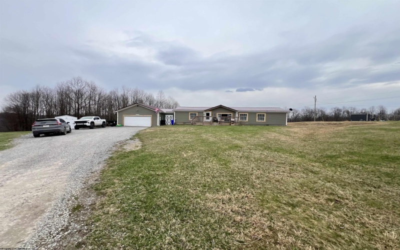 132 Douglas Way, Belington, West Virginia 26250, 3 Bedrooms Bedrooms, 7 Rooms Rooms,2 BathroomsBathrooms,Single Family Detached,For Sale,Douglas,10163835