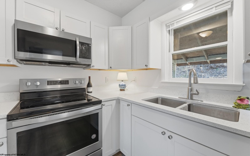 1697 Van Voorhis Road, Morgantown, West Virginia 26508, 2 Bedrooms Bedrooms, 4 Rooms Rooms,1 BathroomBathrooms,Single Family Attached,For Sale,Van Voorhis,10163839