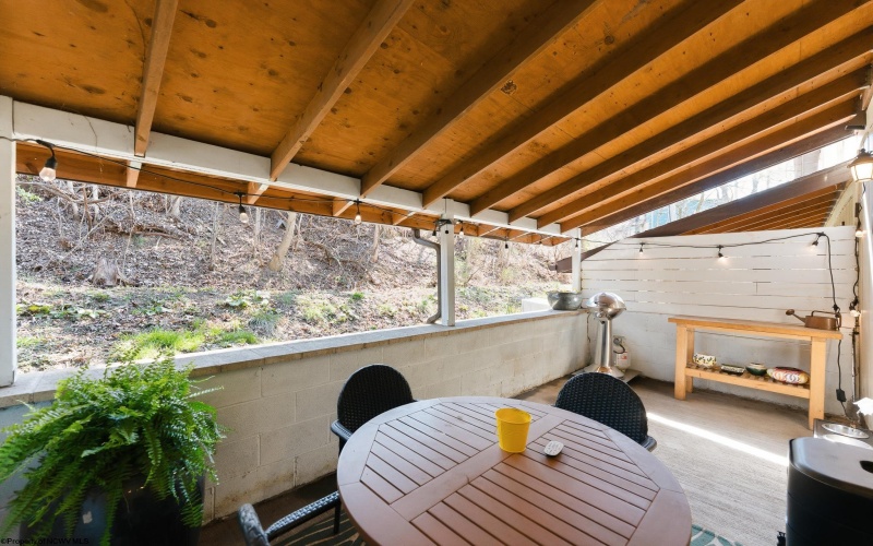 1697 Van Voorhis Road, Morgantown, West Virginia 26508, 2 Bedrooms Bedrooms, 4 Rooms Rooms,1 BathroomBathrooms,Single Family Attached,For Sale,Van Voorhis,10163839