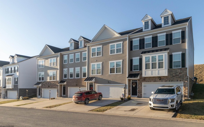 23 Dover Court, Bridgeport, West Virginia 26330, 3 Bedrooms Bedrooms, 6 Rooms Rooms,3 BathroomsBathrooms,Residential Rentals,For Rent,Dover,10163843