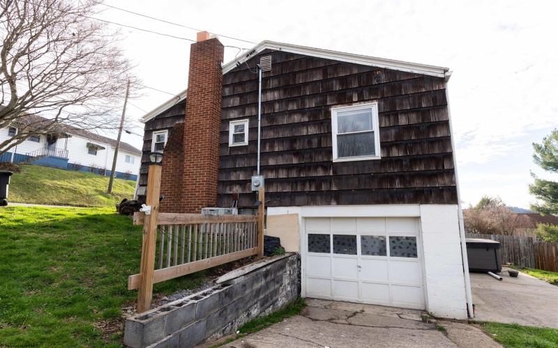 612 Potomac Avenue, Fairmont, West Virginia 26554, 2 Bedrooms Bedrooms, 4 Rooms Rooms,1 BathroomBathrooms,Single Family Detached,For Sale,Potomac,10163844 612 Potomac Avenue, Fairmont, West Virginia 26554, 2 Bedrooms Bedrooms, 4 Rooms Rooms,1 BathroomBathrooms,Single Family Detached,For Sale,Potomac,10163844