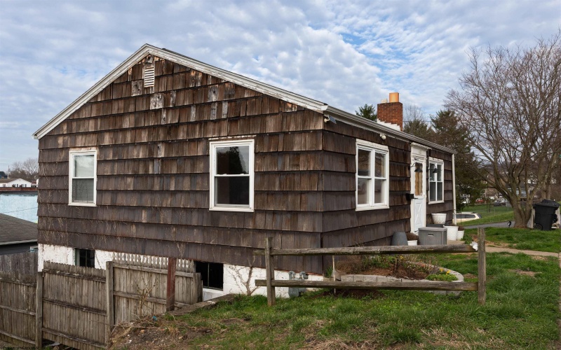 612 Potomac Avenue, Fairmont, West Virginia 26554, 2 Bedrooms Bedrooms, 4 Rooms Rooms,1 BathroomBathrooms,Single Family Detached,For Sale,Potomac,10163844 612 Potomac Avenue, Fairmont, West Virginia 26554, 2 Bedrooms Bedrooms, 4 Rooms Rooms,1 BathroomBathrooms,Single Family Detached,For Sale,Potomac,10163844