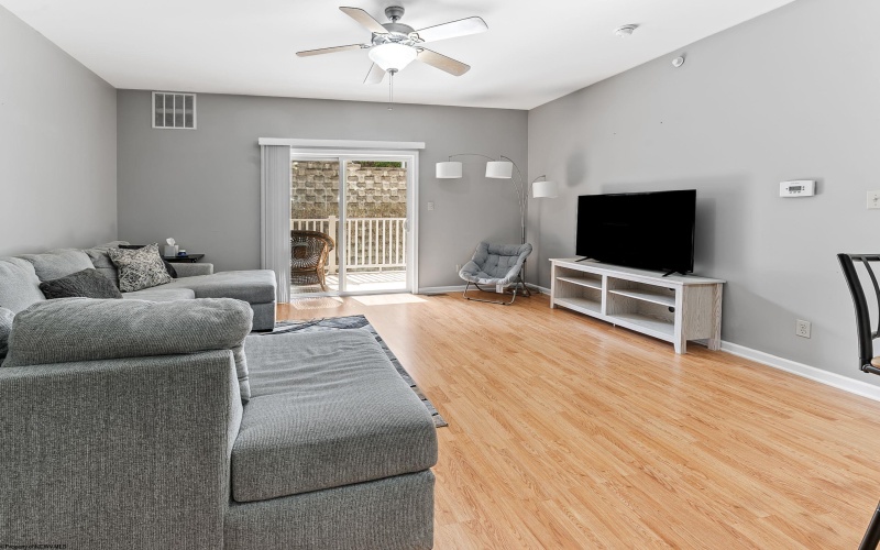 212 Fountain View, Morgantown, West Virginia 26505, 1 Bedroom Bedrooms, 3 Rooms Rooms,1 BathroomBathrooms,Single Family Attached,For Sale,Fountain,10163862