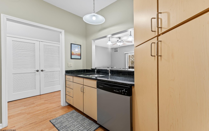 212 Fountain View, Morgantown, West Virginia 26505, 1 Bedroom Bedrooms, 3 Rooms Rooms,1 BathroomBathrooms,Single Family Attached,For Sale,Fountain,10163862