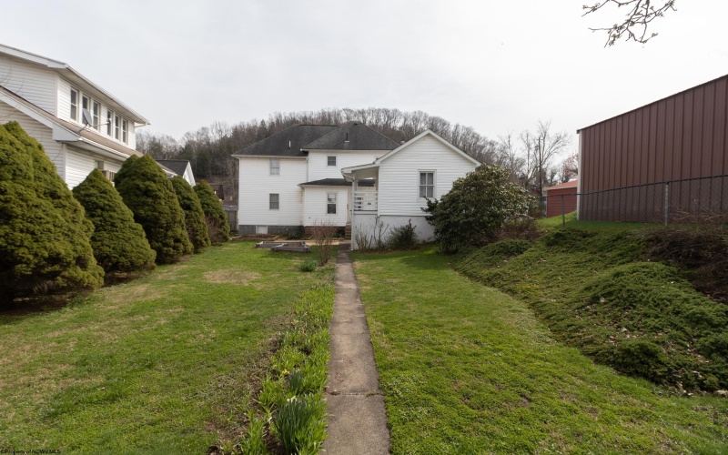 110 Mulberry Avenue, Weston, West Virginia 26452, 3 Bedrooms Bedrooms, 8 Rooms Rooms,2 BathroomsBathrooms,Single Family Detached,For Sale,Mulberry,10163857