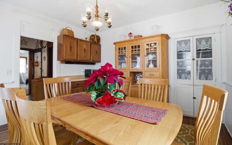 110 Mulberry Avenue, Weston, West Virginia 26452, 3 Bedrooms Bedrooms, 8 Rooms Rooms,2 BathroomsBathrooms,Single Family Detached,For Sale,Mulberry,10163857