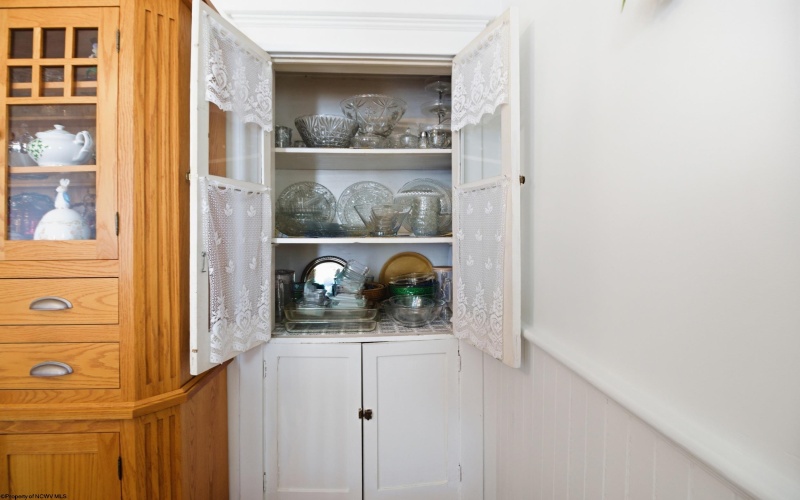 110 Mulberry Avenue, Weston, West Virginia 26452, 3 Bedrooms Bedrooms, 8 Rooms Rooms,2 BathroomsBathrooms,Single Family Detached,For Sale,Mulberry,10163857