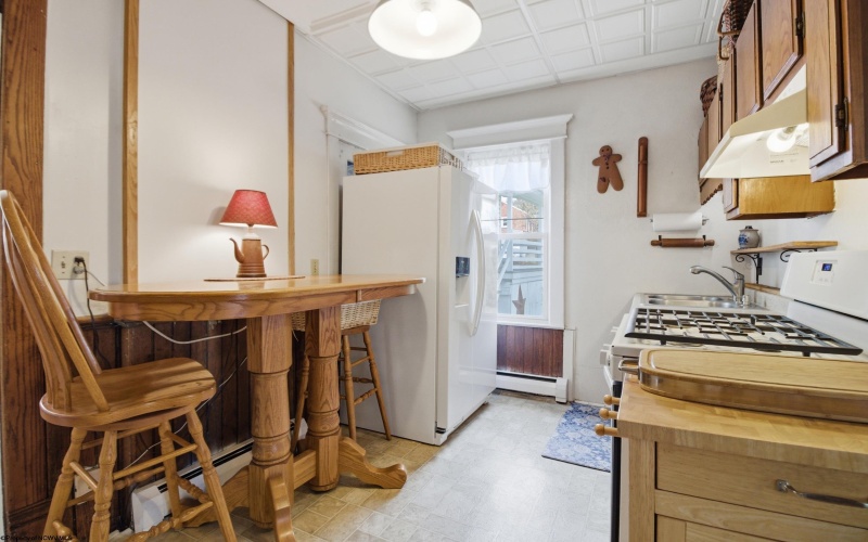 110 Mulberry Avenue, Weston, West Virginia 26452, 3 Bedrooms Bedrooms, 8 Rooms Rooms,2 BathroomsBathrooms,Single Family Detached,For Sale,Mulberry,10163857