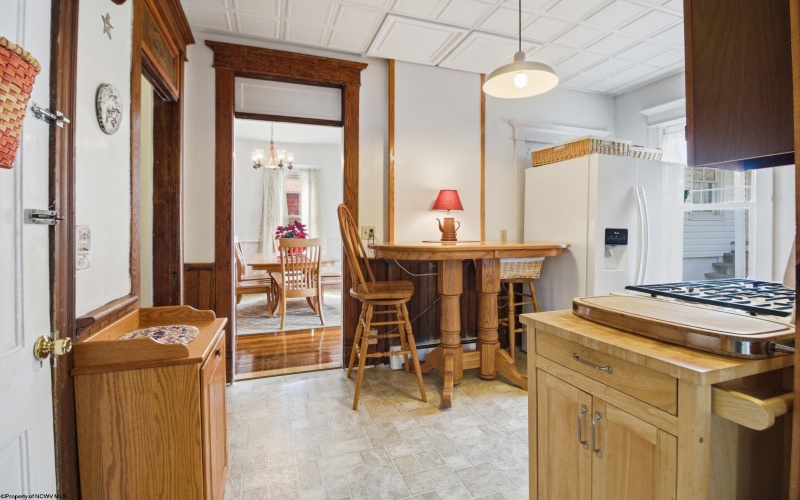 110 Mulberry Avenue, Weston, West Virginia 26452, 3 Bedrooms Bedrooms, 8 Rooms Rooms,2 BathroomsBathrooms,Single Family Detached,For Sale,Mulberry,10163857