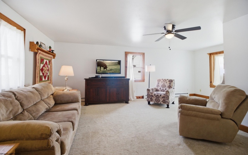 110 Mulberry Avenue, Weston, West Virginia 26452, 3 Bedrooms Bedrooms, 8 Rooms Rooms,2 BathroomsBathrooms,Single Family Detached,For Sale,Mulberry,10163857