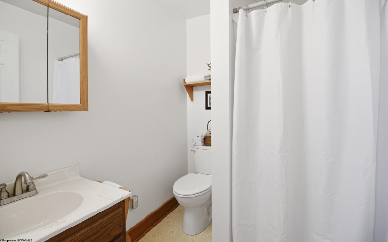 110 Mulberry Avenue, Weston, West Virginia 26452, 3 Bedrooms Bedrooms, 8 Rooms Rooms,2 BathroomsBathrooms,Single Family Detached,For Sale,Mulberry,10163857