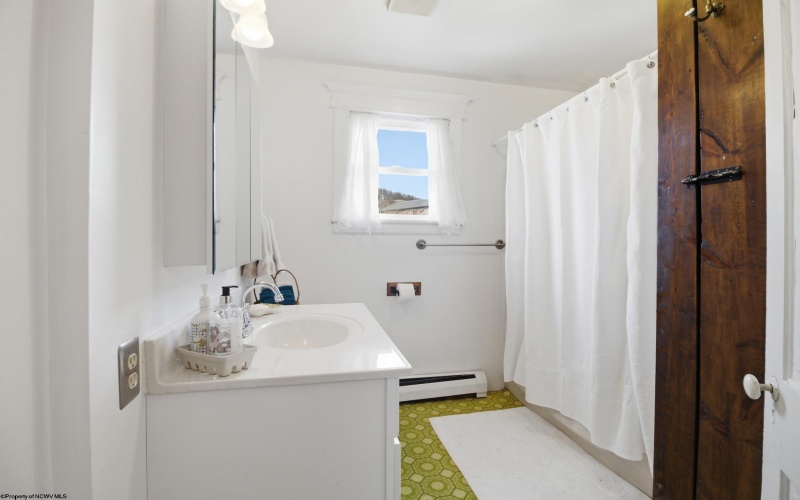 110 Mulberry Avenue, Weston, West Virginia 26452, 3 Bedrooms Bedrooms, 8 Rooms Rooms,2 BathroomsBathrooms,Single Family Detached,For Sale,Mulberry,10163857