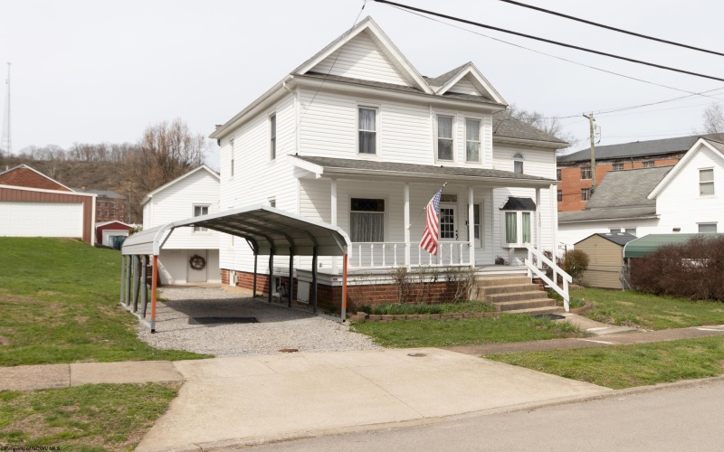 110 Mulberry Avenue, Weston, West Virginia 26452, 3 Bedrooms Bedrooms, 8 Rooms Rooms,2 BathroomsBathrooms,Single Family Detached,For Sale,Mulberry,10163857