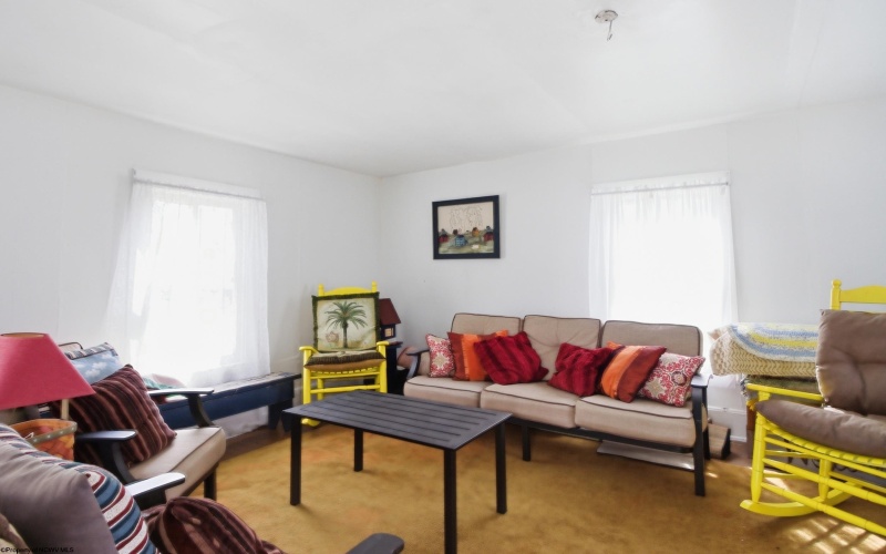 110 Mulberry Avenue, Weston, West Virginia 26452, 3 Bedrooms Bedrooms, 8 Rooms Rooms,2 BathroomsBathrooms,Single Family Detached,For Sale,Mulberry,10163857