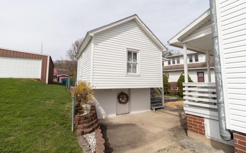 110 Mulberry Avenue, Weston, West Virginia 26452, 3 Bedrooms Bedrooms, 8 Rooms Rooms,2 BathroomsBathrooms,Single Family Detached,For Sale,Mulberry,10163857