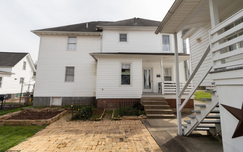 110 Mulberry Avenue, Weston, West Virginia 26452, 3 Bedrooms Bedrooms, 8 Rooms Rooms,2 BathroomsBathrooms,Single Family Detached,For Sale,Mulberry,10163857