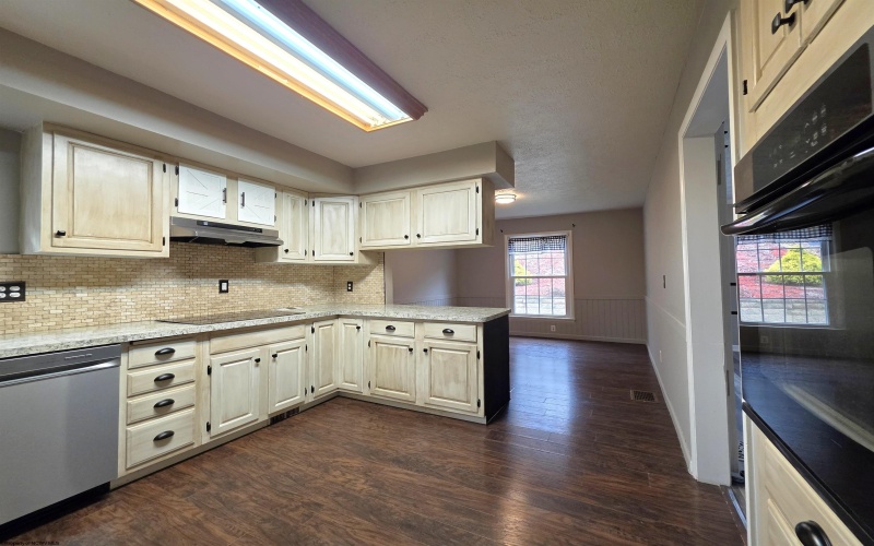 16 Bel Manor Drive, Fairmont, West Virginia 26554, 5 Bedrooms Bedrooms, 10 Rooms Rooms,2 BathroomsBathrooms,Single Family Detached,For Sale,Bel Manor,10163867