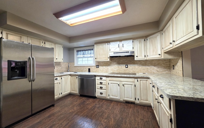 16 Bel Manor Drive, Fairmont, West Virginia 26554, 5 Bedrooms Bedrooms, 10 Rooms Rooms,2 BathroomsBathrooms,Single Family Detached,For Sale,Bel Manor,10163867