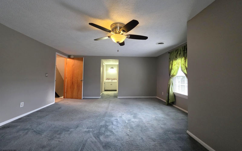 16 Bel Manor Drive, Fairmont, West Virginia 26554, 5 Bedrooms Bedrooms, 10 Rooms Rooms,2 BathroomsBathrooms,Single Family Detached,For Sale,Bel Manor,10163867