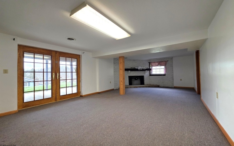 16 Bel Manor Drive, Fairmont, West Virginia 26554, 5 Bedrooms Bedrooms, 10 Rooms Rooms,2 BathroomsBathrooms,Single Family Detached,For Sale,Bel Manor,10163867