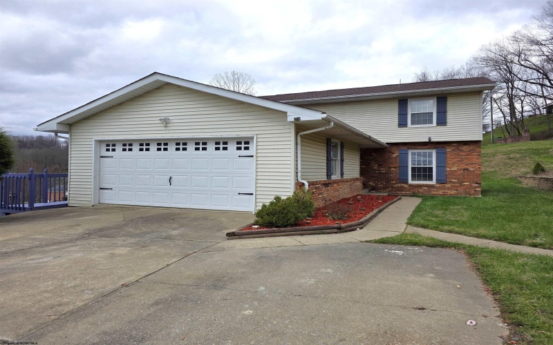 16 Bel Manor Drive, Fairmont, West Virginia 26554, 5 Bedrooms Bedrooms, 10 Rooms Rooms,2 BathroomsBathrooms,Single Family Detached,For Sale,Bel Manor,10163867