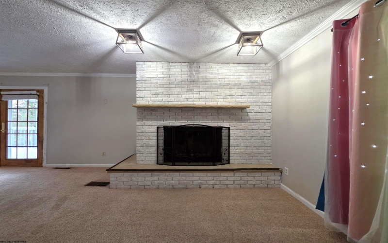 16 Bel Manor Drive, Fairmont, West Virginia 26554, 5 Bedrooms Bedrooms, 10 Rooms Rooms,2 BathroomsBathrooms,Single Family Detached,For Sale,Bel Manor,10163867