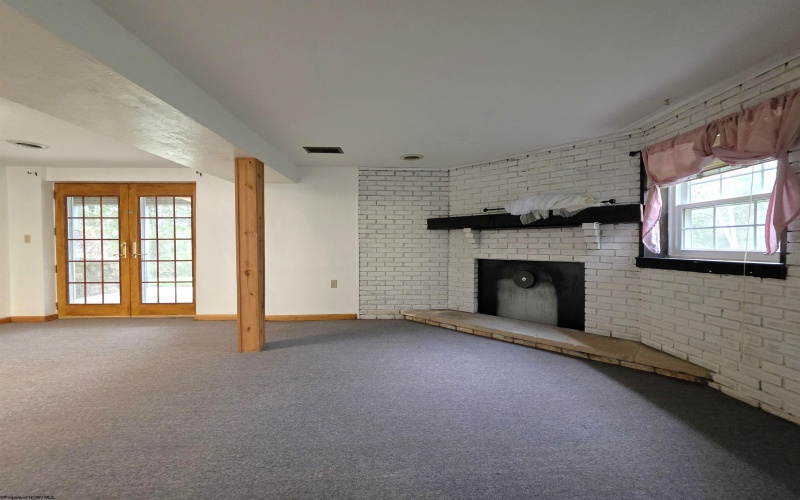 16 Bel Manor Drive, Fairmont, West Virginia 26554, 5 Bedrooms Bedrooms, 10 Rooms Rooms,2 BathroomsBathrooms,Single Family Detached,For Sale,Bel Manor,10163867