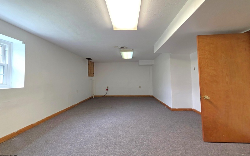 16 Bel Manor Drive, Fairmont, West Virginia 26554, 5 Bedrooms Bedrooms, 10 Rooms Rooms,2 BathroomsBathrooms,Single Family Detached,For Sale,Bel Manor,10163867