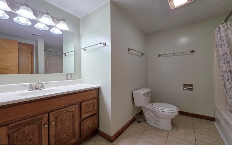 16 Bel Manor Drive, Fairmont, West Virginia 26554, 5 Bedrooms Bedrooms, 10 Rooms Rooms,2 BathroomsBathrooms,Single Family Detached,For Sale,Bel Manor,10163867