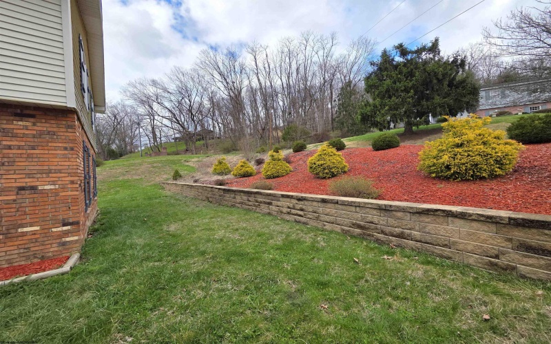 16 Bel Manor Drive, Fairmont, West Virginia 26554, 5 Bedrooms Bedrooms, 10 Rooms Rooms,2 BathroomsBathrooms,Single Family Detached,For Sale,Bel Manor,10163867