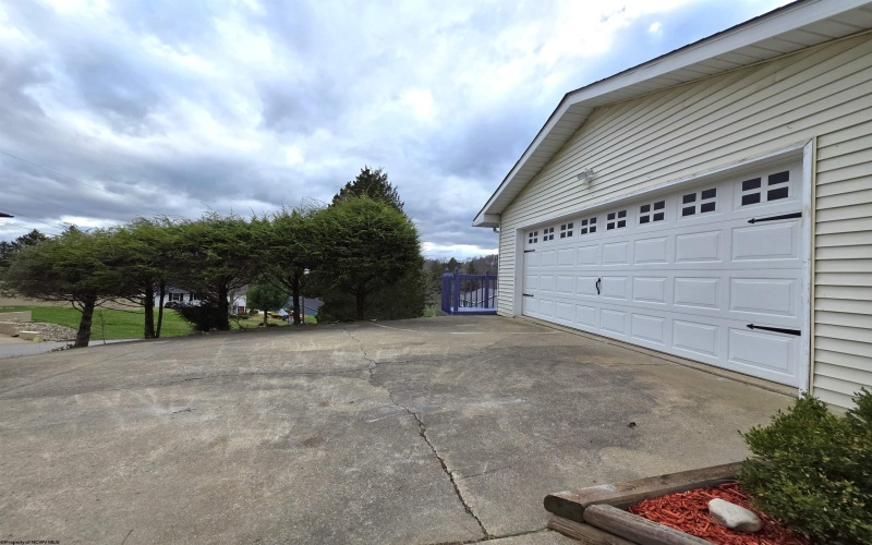 16 Bel Manor Drive, Fairmont, West Virginia 26554, 5 Bedrooms Bedrooms, 10 Rooms Rooms,2 BathroomsBathrooms,Single Family Detached,For Sale,Bel Manor,10163867