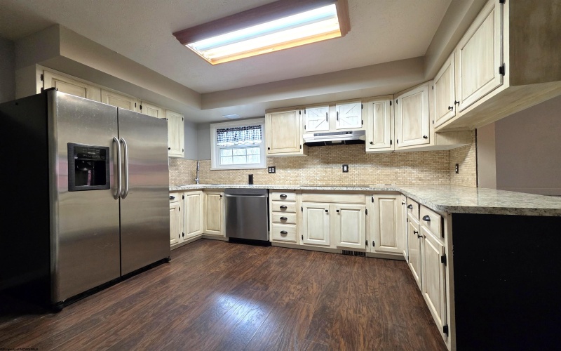 16 Bel Manor Drive, Fairmont, West Virginia 26554, 5 Bedrooms Bedrooms, 10 Rooms Rooms,2 BathroomsBathrooms,Single Family Detached,For Sale,Bel Manor,10163867