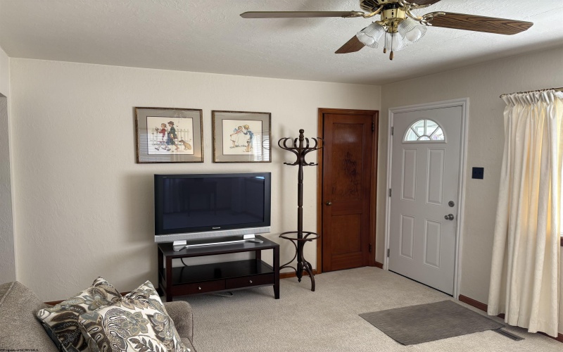 1219 Katherine Street, Fairmont, West Virginia 26554, 2 Bedrooms Bedrooms, 4 Rooms Rooms,1 BathroomBathrooms,Single Family Detached,For Sale,Katherine,10163868