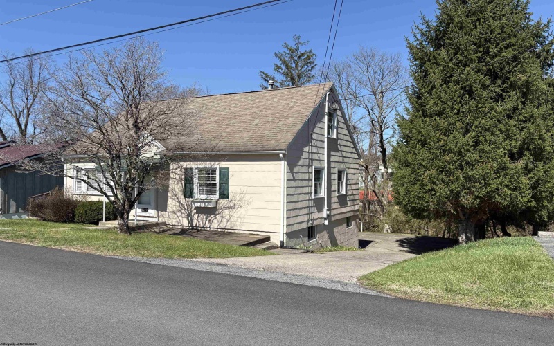 1219 Katherine Street, Fairmont, West Virginia 26554, 2 Bedrooms Bedrooms, 4 Rooms Rooms,1 BathroomBathrooms,Single Family Detached,For Sale,Katherine,10163868