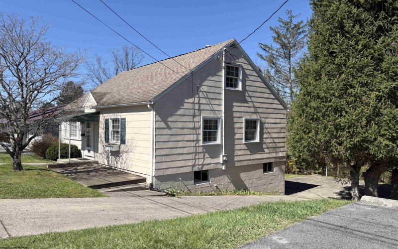 1219 Katherine Street, Fairmont, West Virginia 26554, 2 Bedrooms Bedrooms, 4 Rooms Rooms,1 BathroomBathrooms,Single Family Detached,For Sale,Katherine,10163868