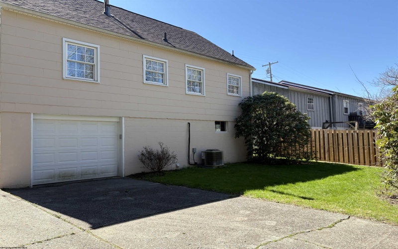 1219 Katherine Street, Fairmont, West Virginia 26554, 2 Bedrooms Bedrooms, 4 Rooms Rooms,1 BathroomBathrooms,Single Family Detached,For Sale,Katherine,10163868