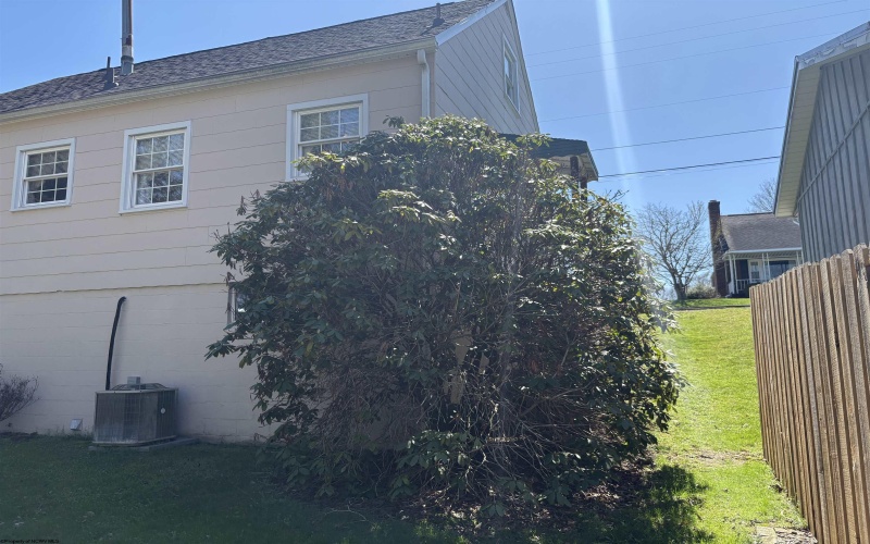 1219 Katherine Street, Fairmont, West Virginia 26554, 2 Bedrooms Bedrooms, 4 Rooms Rooms,1 BathroomBathrooms,Single Family Detached,For Sale,Katherine,10163868