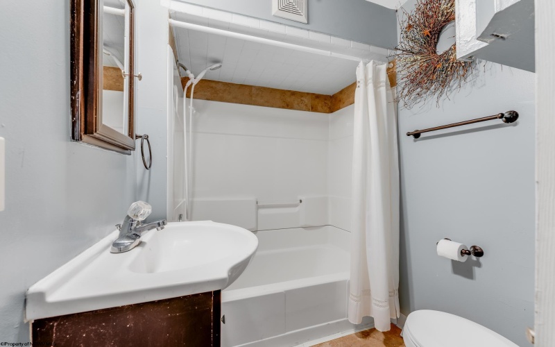 1130 Bell Run Road, Fairmont, West Virginia 26554, 3 Bedrooms Bedrooms, 5 Rooms Rooms,2 BathroomsBathrooms,Single Family Detached,For Sale,Bell Run,10163878