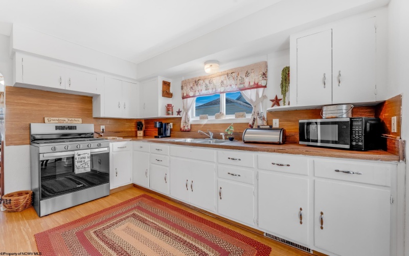 1130 Bell Run Road, Fairmont, West Virginia 26554, 3 Bedrooms Bedrooms, 5 Rooms Rooms,2 BathroomsBathrooms,Single Family Detached,For Sale,Bell Run,10163878