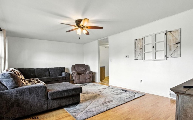 111 Circle Drive, Bridgeport, West Virginia 26330, 3 Bedrooms Bedrooms, 6 Rooms Rooms,2 BathroomsBathrooms,Single Family Detached,For Sale,Circle,10161217