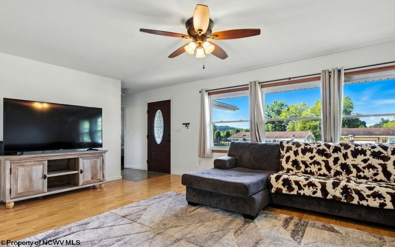 111 Circle Drive, Bridgeport, West Virginia 26330, 3 Bedrooms Bedrooms, 6 Rooms Rooms,2 BathroomsBathrooms,Single Family Detached,For Sale,Circle,10161217