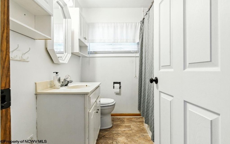 111 Circle Drive, Bridgeport, West Virginia 26330, 3 Bedrooms Bedrooms, 6 Rooms Rooms,2 BathroomsBathrooms,Single Family Detached,For Sale,Circle,10161217