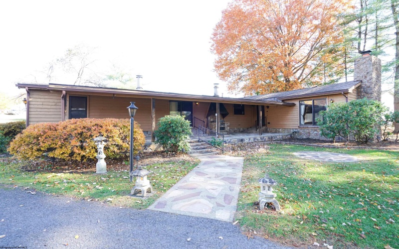 221 Broadway Avenue, Bridgeport, West Virginia 26330-0000, 3 Bedrooms Bedrooms, 7 Rooms Rooms,2 BathroomsBathrooms,Single Family Detached,For Sale,Broadway,10162488