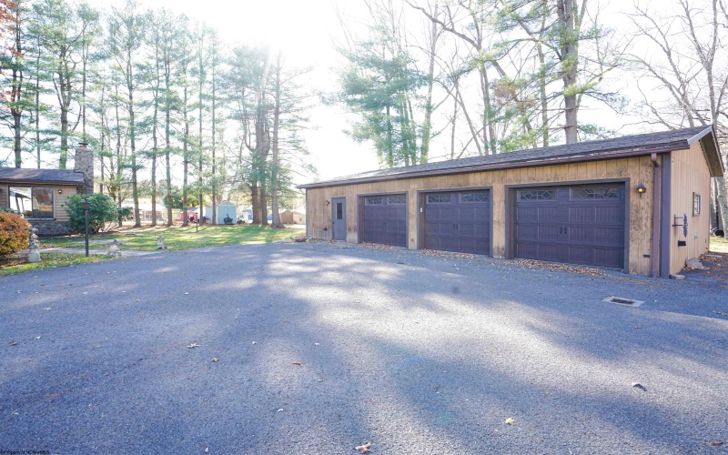 221 Broadway Avenue, Bridgeport, West Virginia 26330-0000, 3 Bedrooms Bedrooms, 7 Rooms Rooms,2 BathroomsBathrooms,Single Family Detached,For Sale,Broadway,10162488